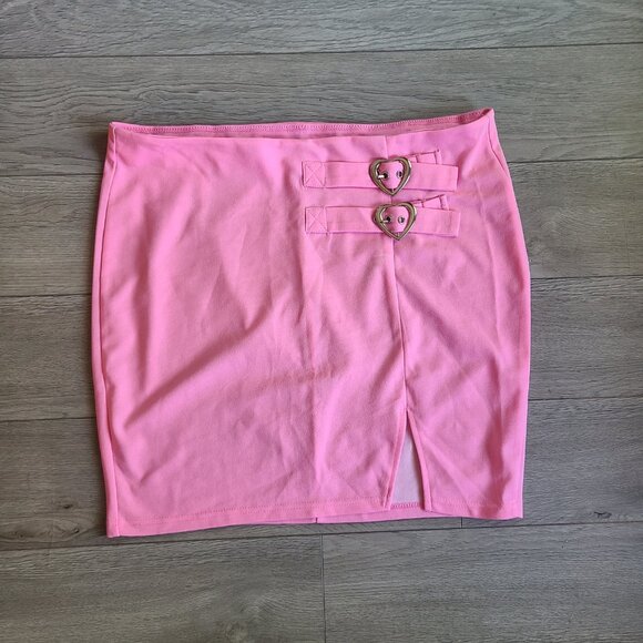 NEW NEVER WORN Plus Pink Skirt with Heart Buckle 3X - Picture 1 of 3